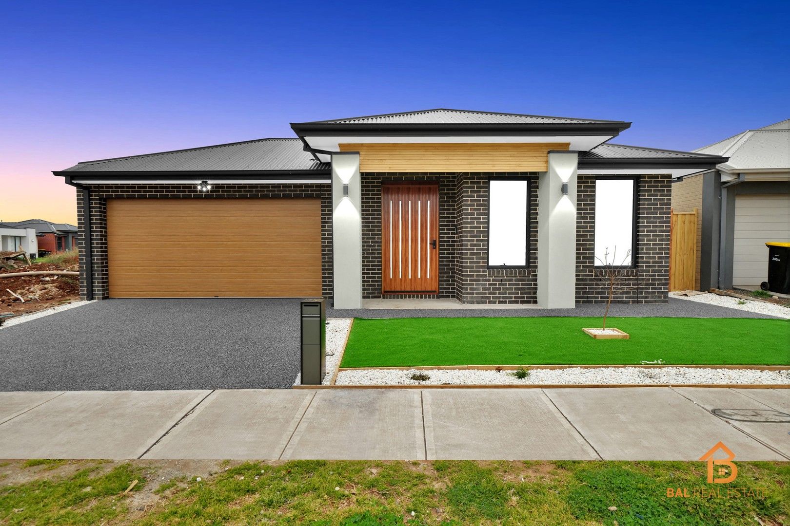 4 bedrooms House in 58 Whitecross drive THORNHILL PARK VIC, 3335