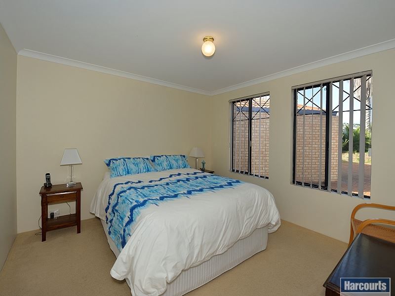 2A Coral Court, Halls Head WA 6210, Image 2