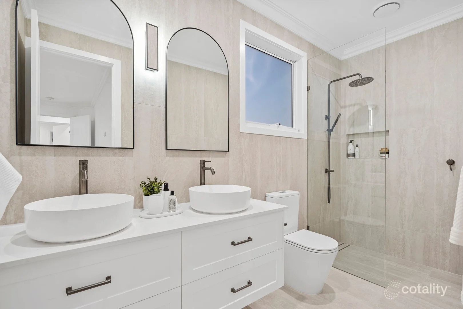 Additional image 10 of 4/14 Victor Avenue, Paradise Point QLD 4216