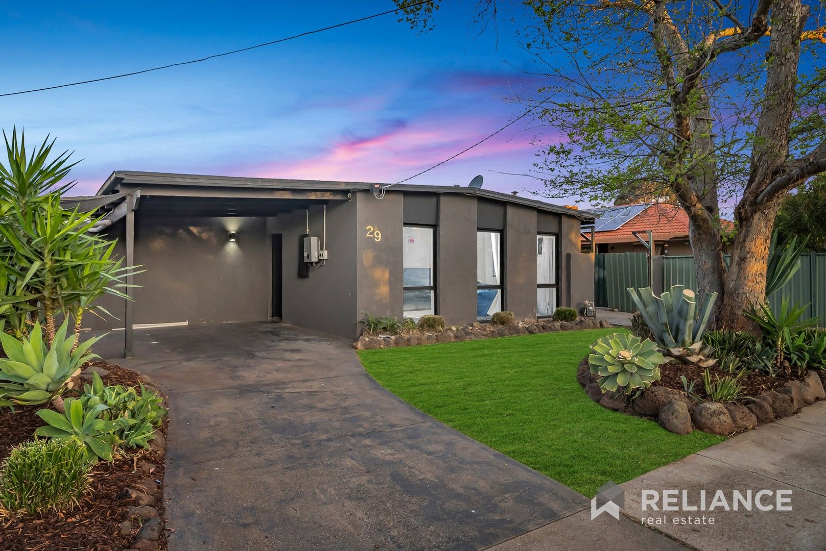 5 bedrooms House in 29 Woodville Park Drive HOPPERS CROSSING VIC, 3029