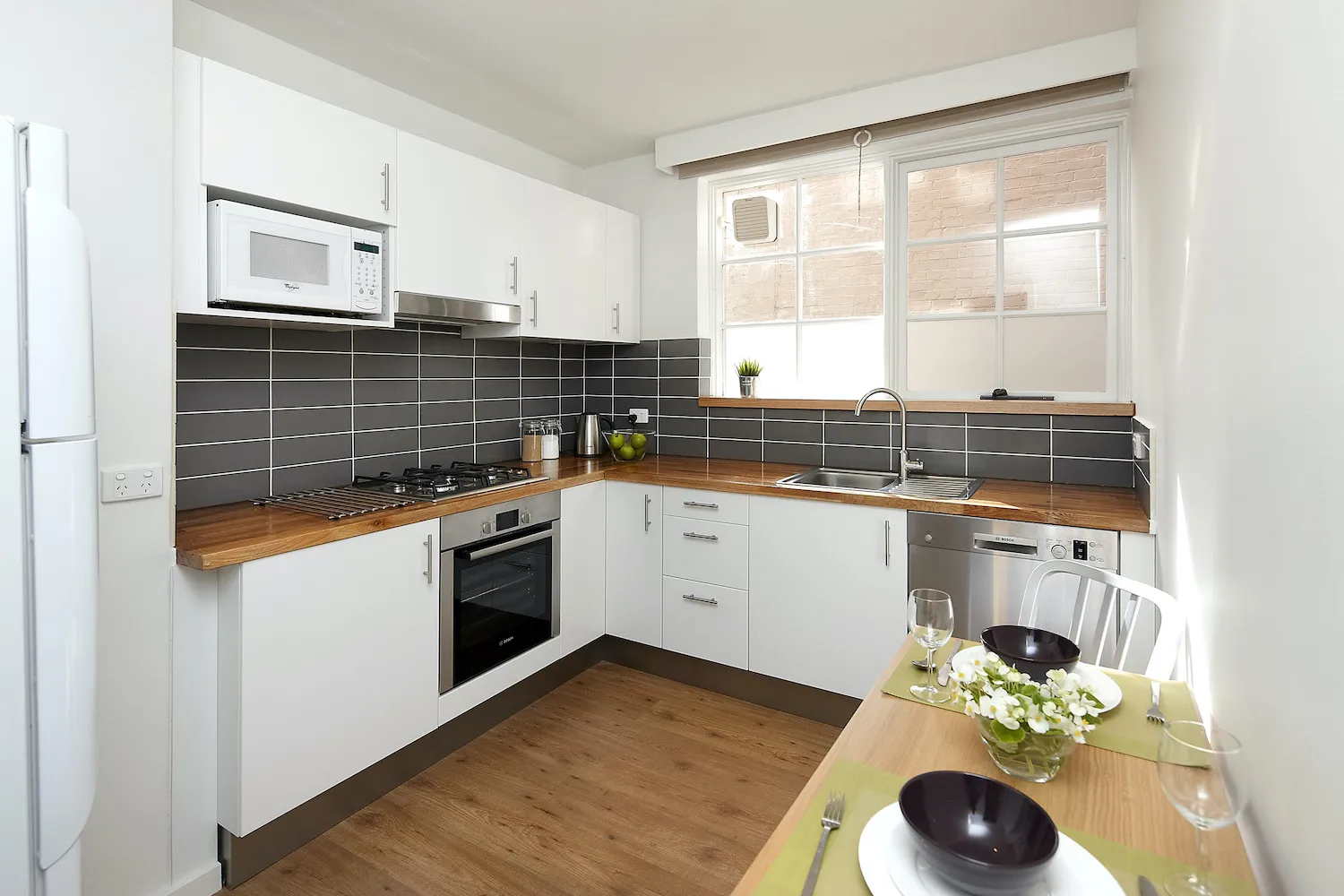 FULLY FURNISHED APARTMENTS FOR SHORT TO LONG STAYS, East Melbourne