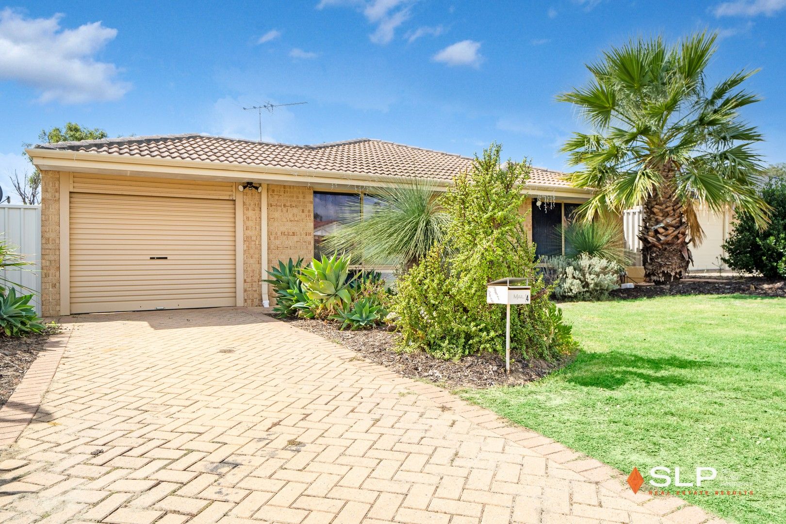 3 bedrooms House in 4 Canopy Court BANKSIA GROVE WA, 6031