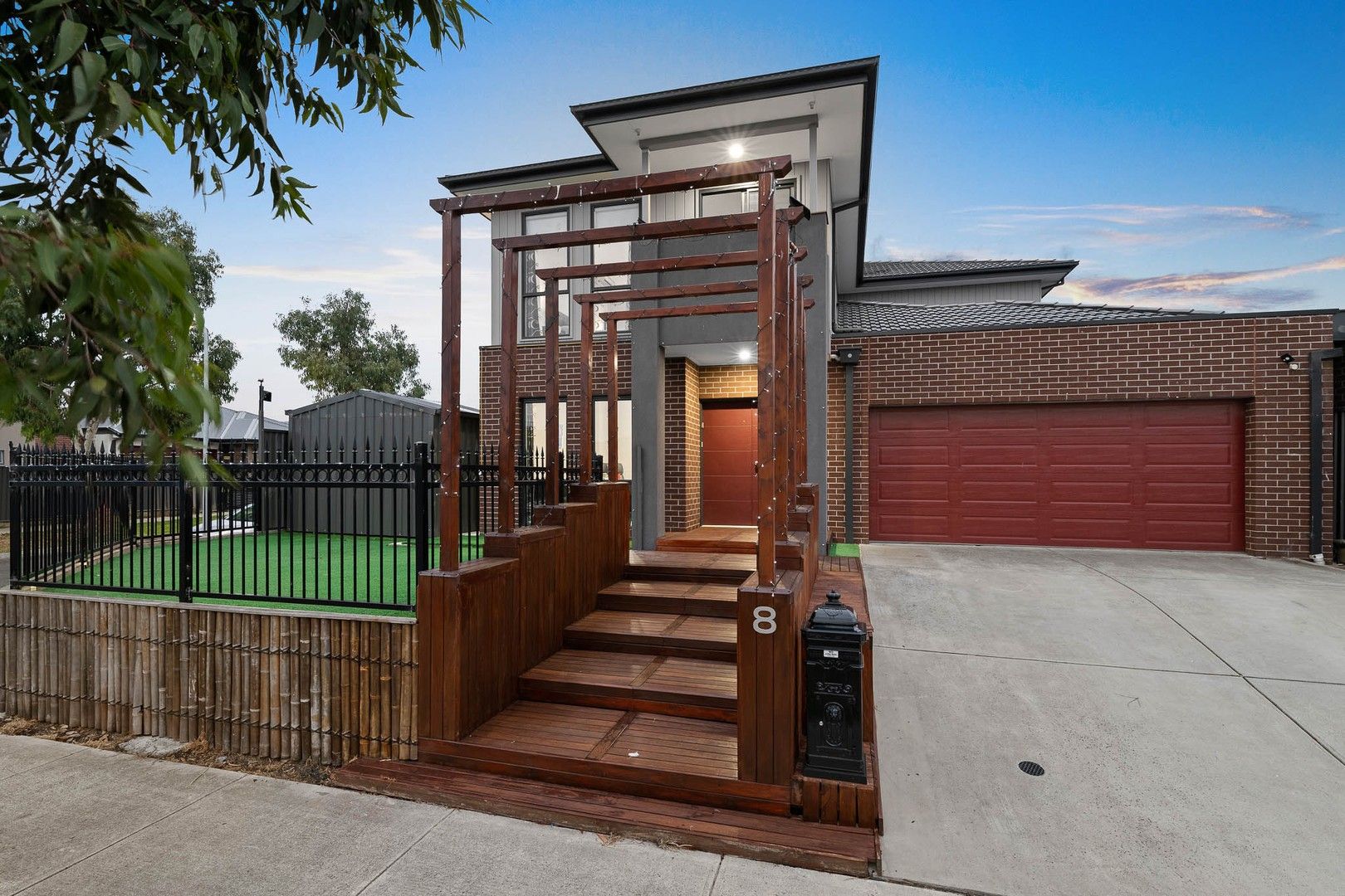 4 bedrooms House in 8 Hammersmith Way CRANBOURNE EAST VIC, 3977