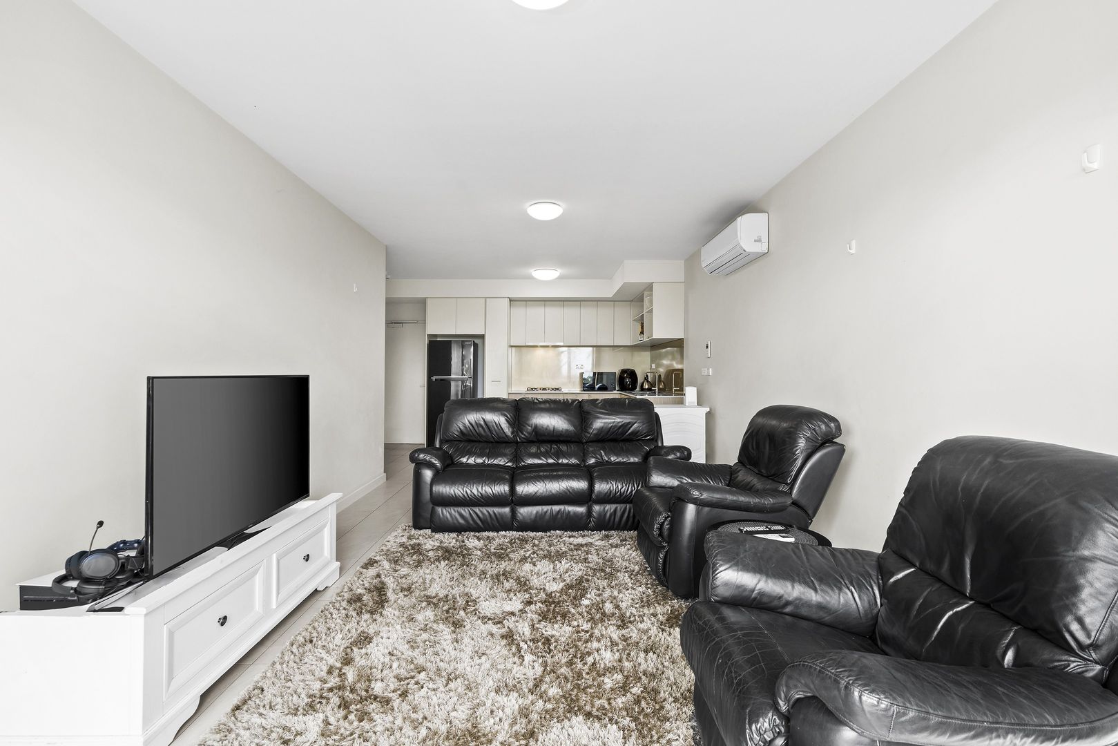 27/2 Monckton Place, Caroline Springs VIC 3023, Image 2