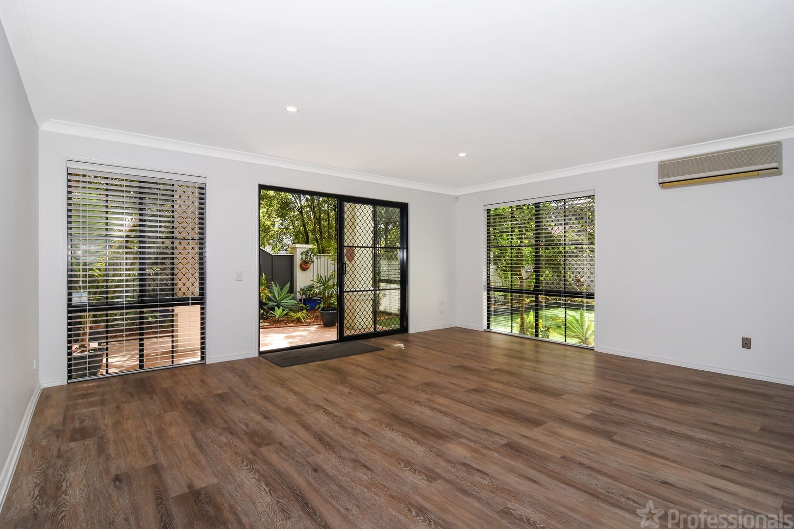 16/2-18 Beachcomber Court, Burleigh Waters QLD 4220, Image 2