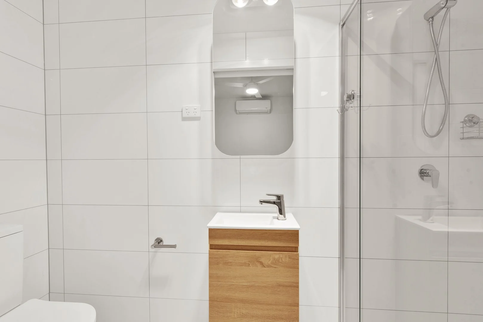 R2/45 Taylor Street, Cranbourne West VIC 3977