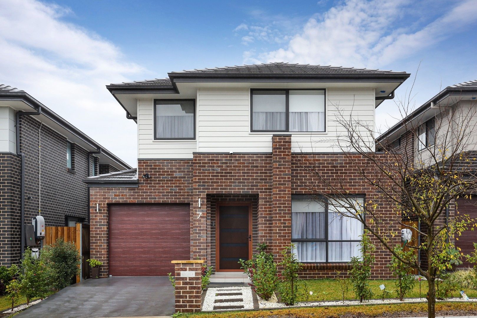 5 bedrooms House in 7 Passionflower Street MARSDEN PARK NSW, 2765