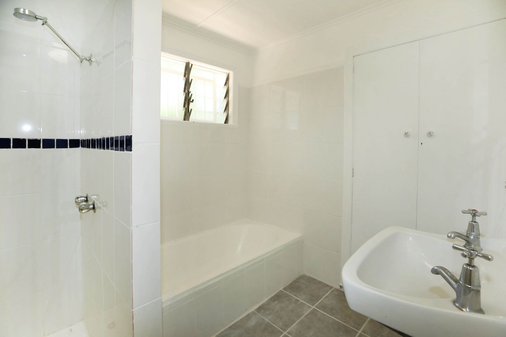 1/26 Surrey Street, HYDE PARK QLD 4812, Image 2