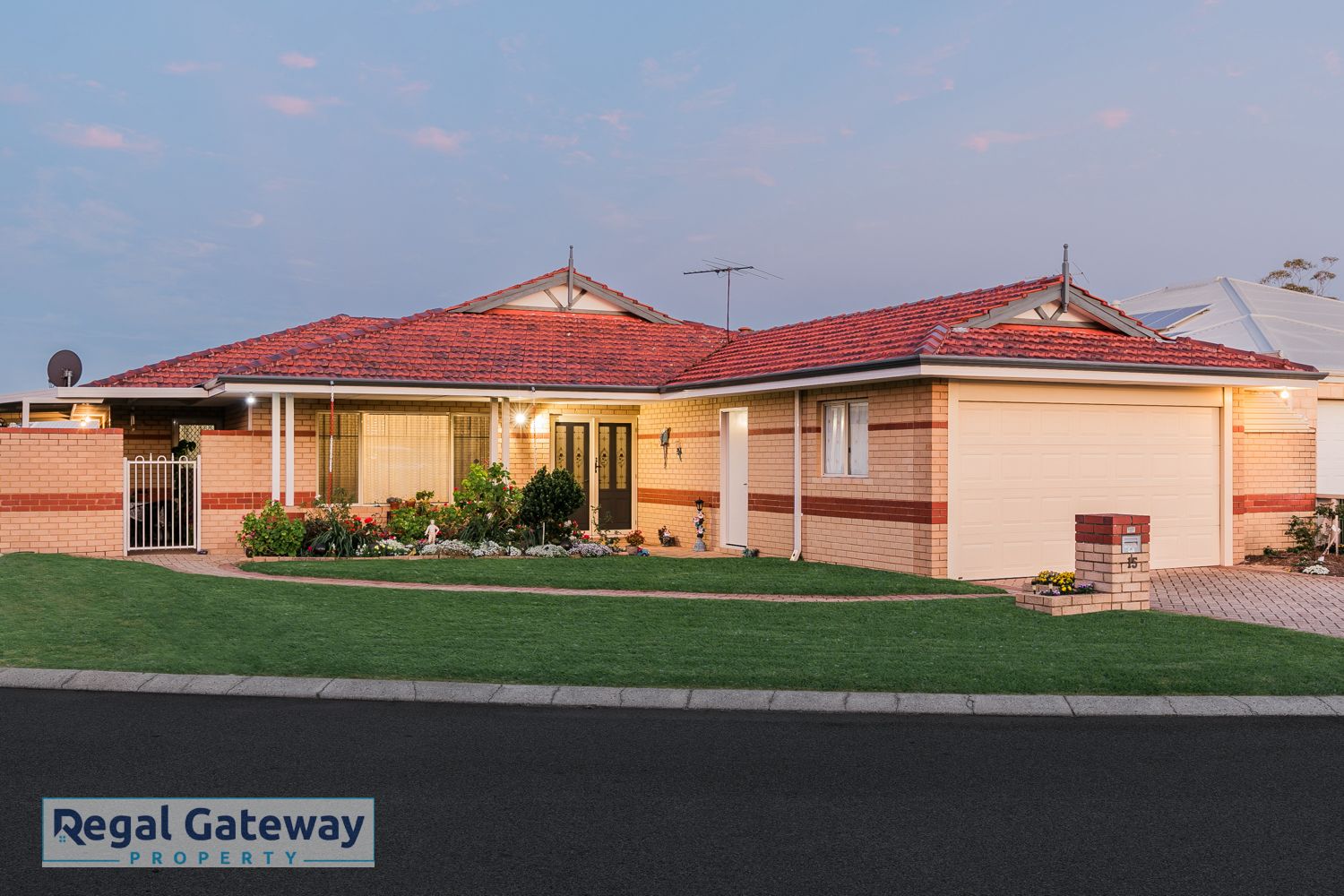 15 Carlhausen Close, Atwell WA 6164, Image 0