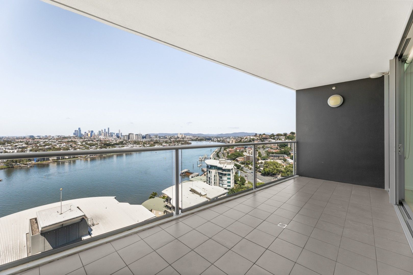 3 bedrooms Apartment / Unit / Flat in 11907/8 Harbour Road HAMILTON QLD, 4007