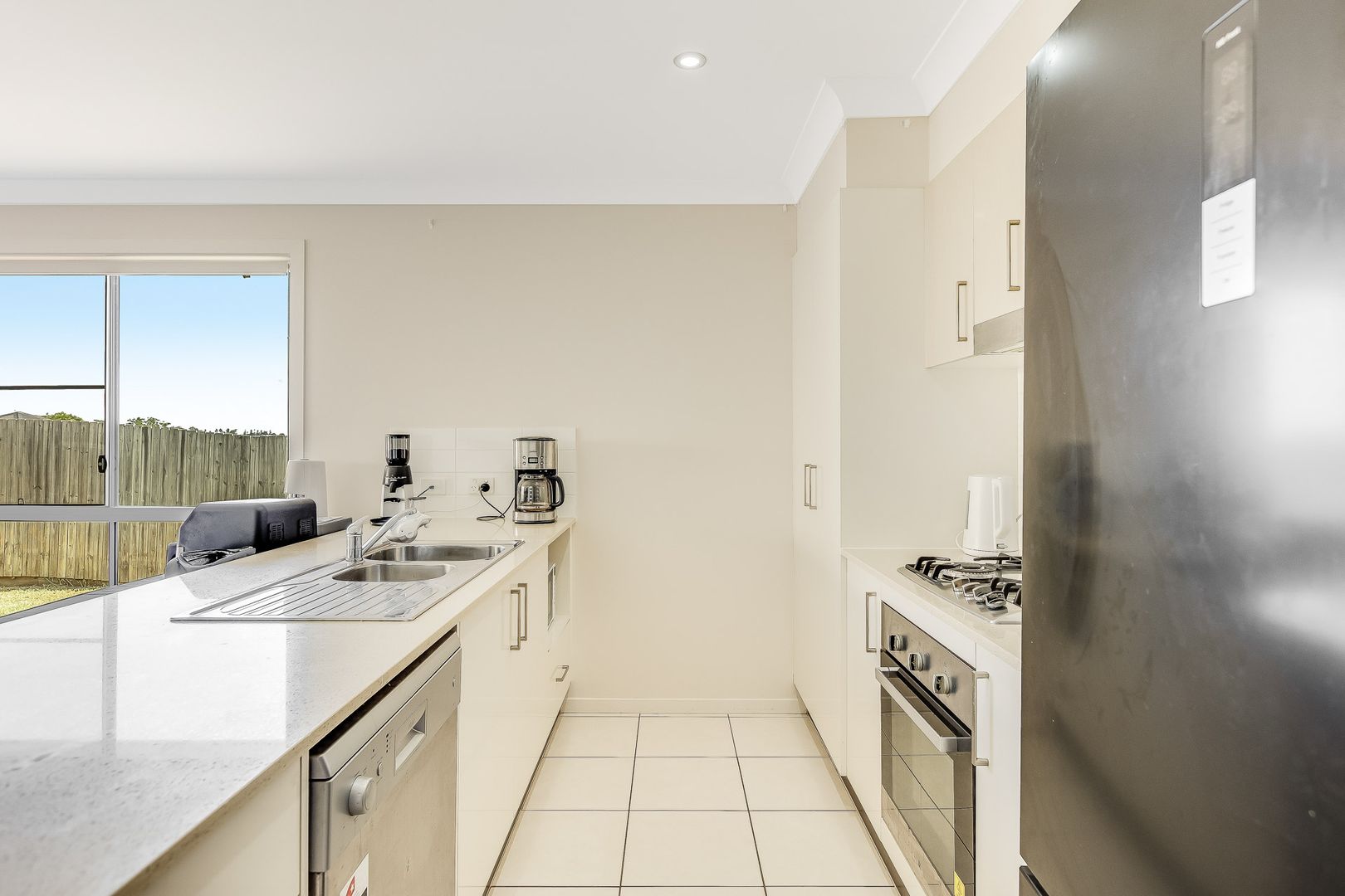 2/10 Cassidy Terrace, Mount Kynoch QLD 4350, Image 2