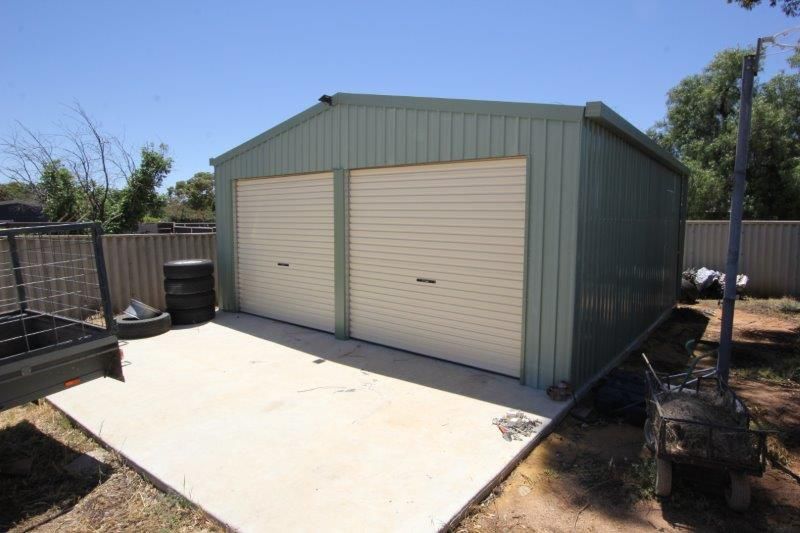 11 Solomon Street, Merredin WA 6415, Image 2