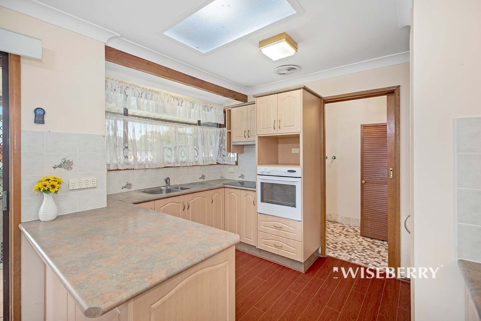 10 Greenway Avenue, Mannering Park NSW 2259, Image 2