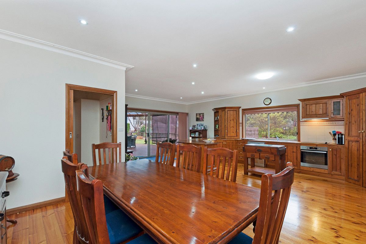 44 Willis Street, Cavendish VIC 3314, Image 2