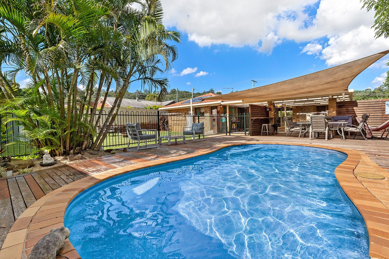 4 bedrooms House in 42 Coleman Crescent SPRINGWOOD QLD, 4127