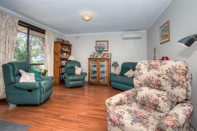 33 Wedge Street, CARLSRUHE VIC 3442, Image 2