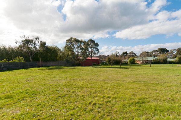 2&3/7 Sebire Avenue, Wandin North VIC 3139, Image 1