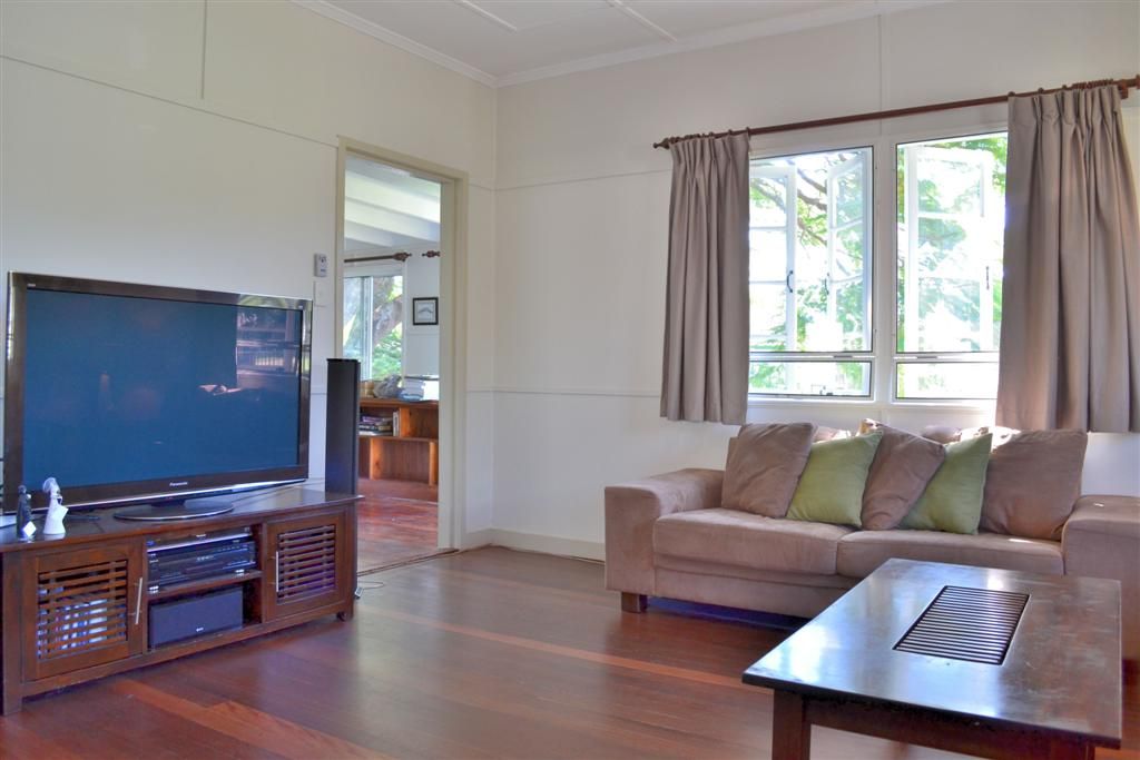 8 Glading Street, Manly West QLD 4179, Image 2