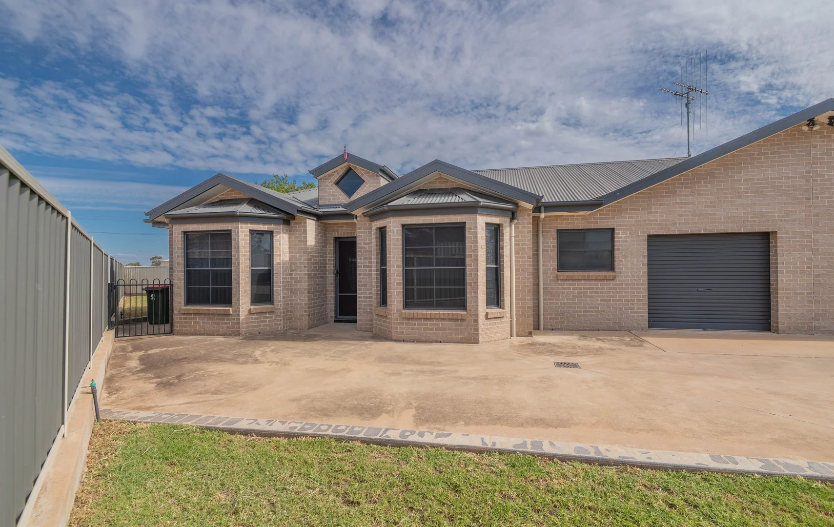 20 John Girdham Place, Forbes NSW 2871