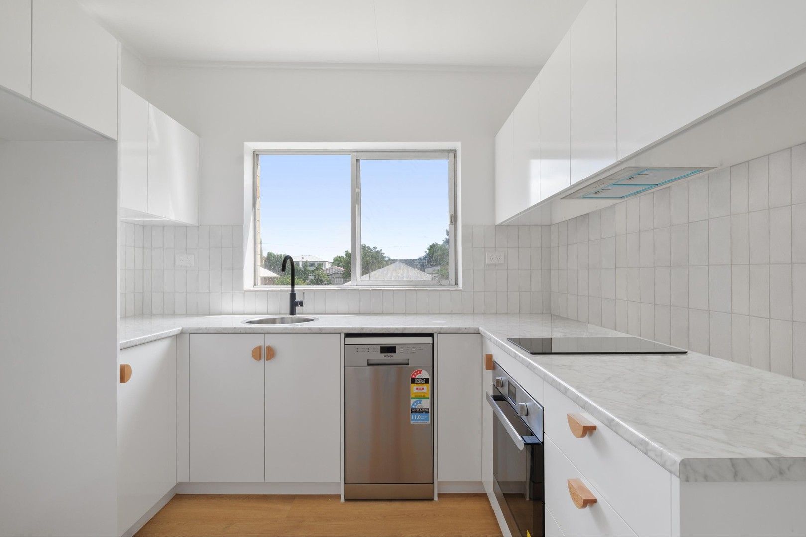 1 bedrooms Apartment / Unit / Flat in 8/22 Balowrie Street HAMILTON QLD, 4007