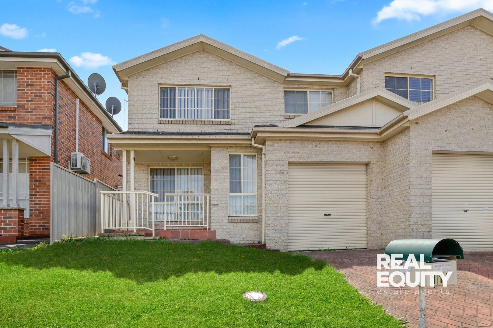 4 bedrooms Townhouse in 11B Harpur Place CASULA NSW, 2170