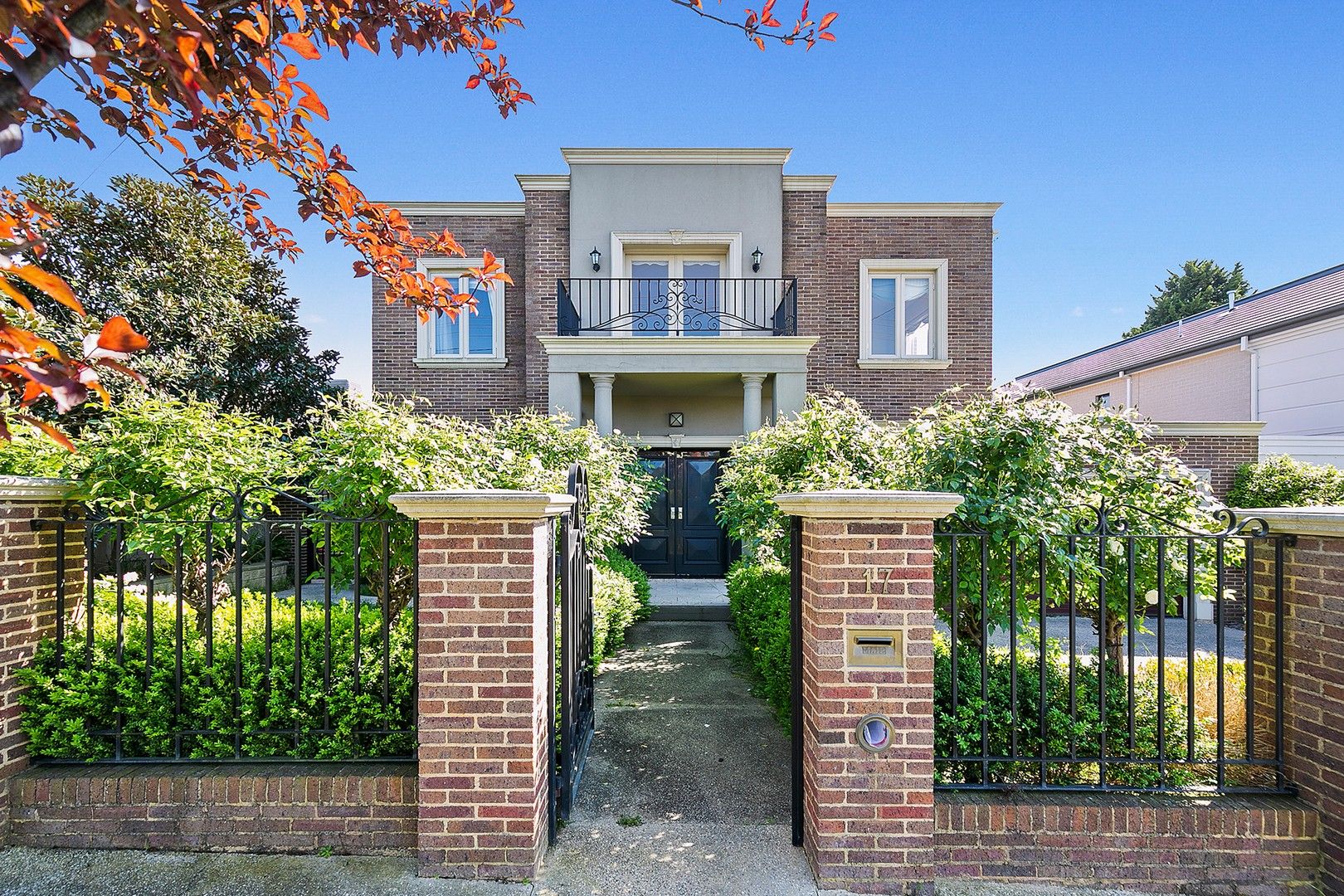 4 bedrooms House in 17 Kiah Street GLEN WAVERLEY VIC, 3150