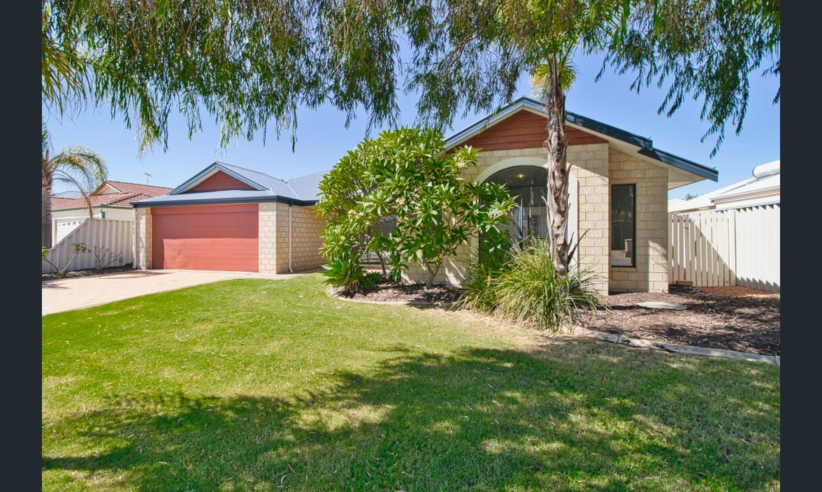 4 bedrooms House in 11 Logwood Avenue PORT KENNEDY WA, 6172