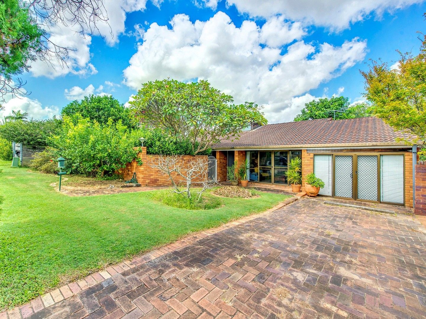 4 bedrooms House in 12 Brooklands Street EIGHT MILE PLAINS QLD, 4113