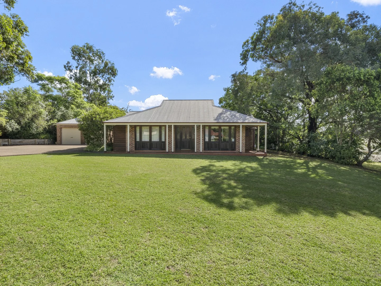 19 Willoughby Circuit, Grasmere NSW 2570