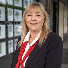 Jo-Anne Smoothy, Property manager