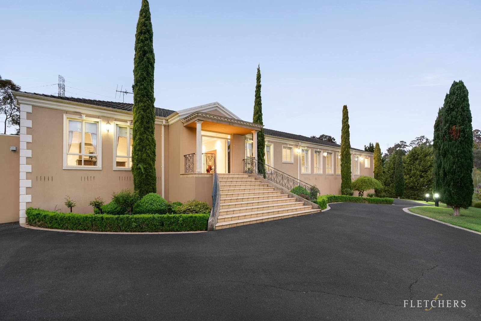 5 bedrooms House in 1 Harcourt Place LOWER PLENTY VIC, 3093