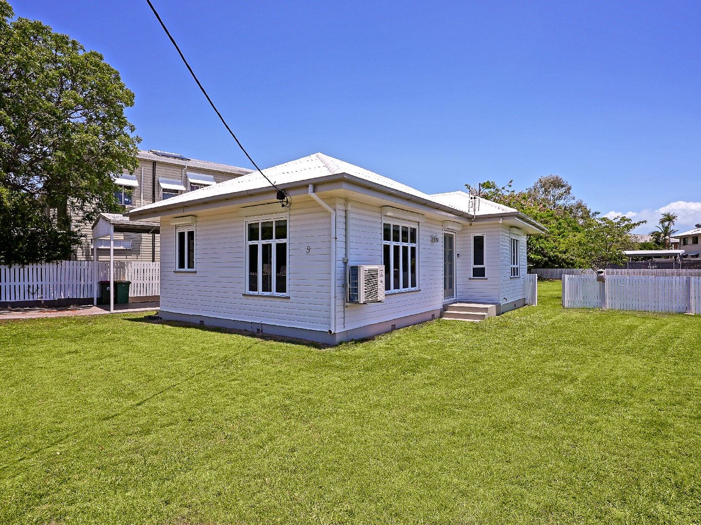 2 bedrooms House in 9 Primrose Street NORTH WARD QLD, 4810