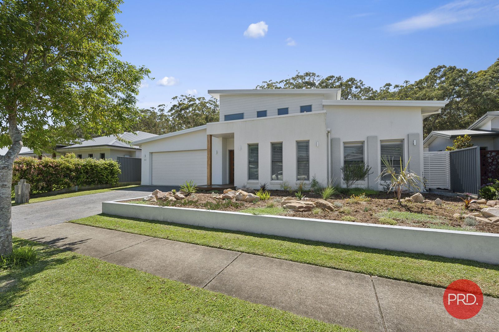 5 bedrooms House in 44 Watergum Close SAPPHIRE BEACH NSW, 2450