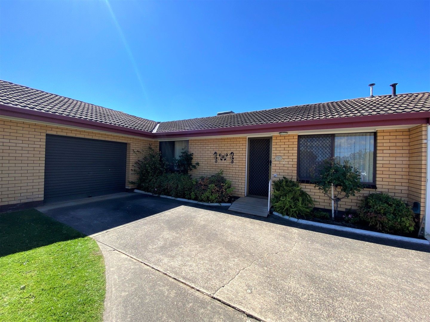 2 bedrooms Townhouse in 2/440 Union Road LAVINGTON NSW, 2641