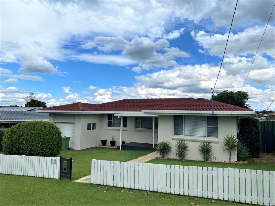 32 Knockator Crescent, Centenary Heights QLD 4350