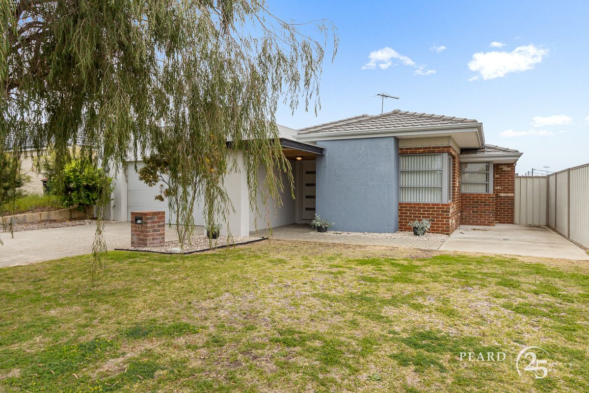 5 bedrooms House in 22 Carcione Avenue SECRET HARBOUR WA, 6173