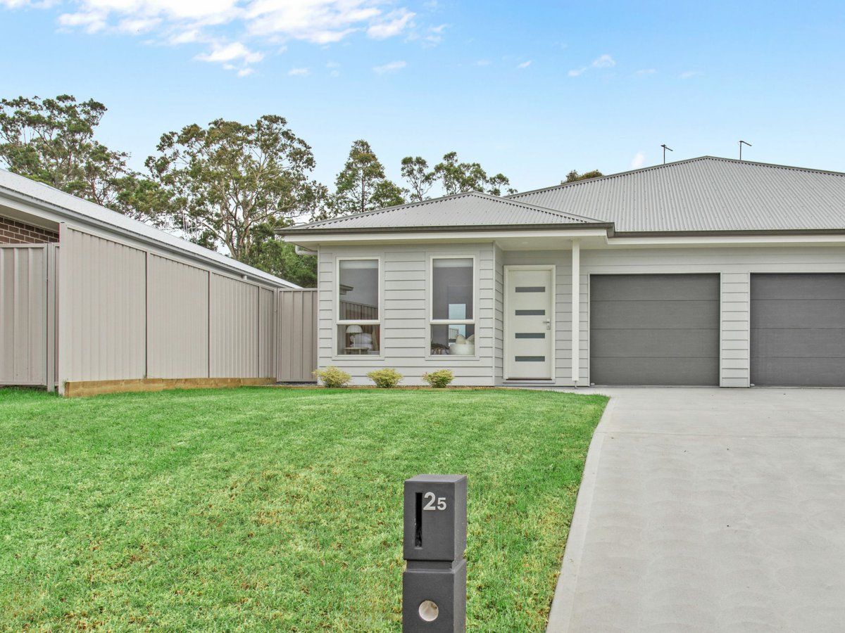 4 bedrooms House in 25A&B Grandis Parade TAREE NSW, 2430