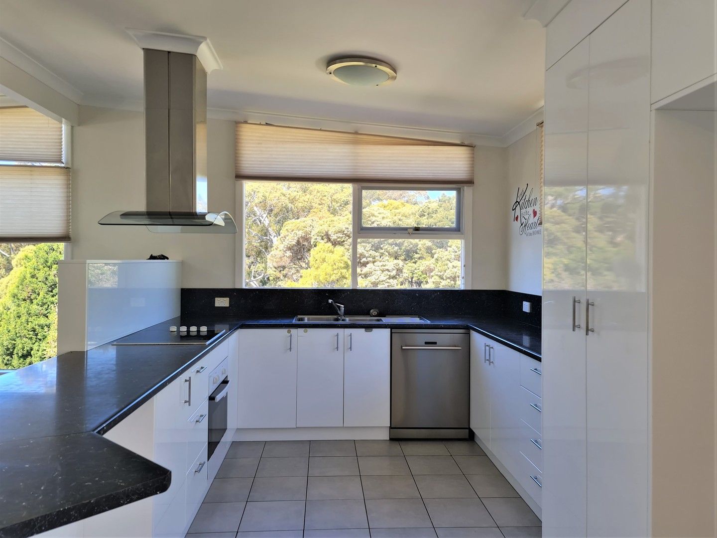 4 bedrooms House in 7 Paraka St PARKLANDS TAS, 7320