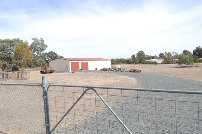 Picture of 14 Lake View Court, DENILIQUIN NSW 2710