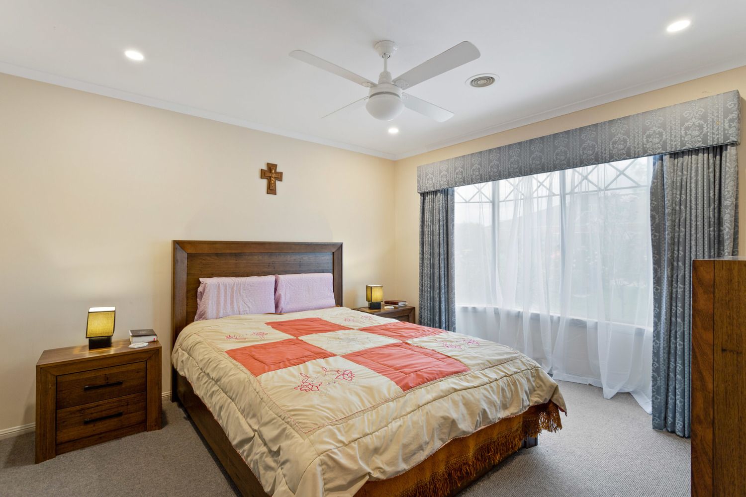 8 Mallard Close, Hillside VIC 3037, Image 2