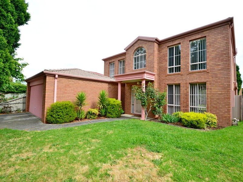 4 bedrooms House in 92 Jenola Parade WANTIRNA SOUTH VIC, 3152