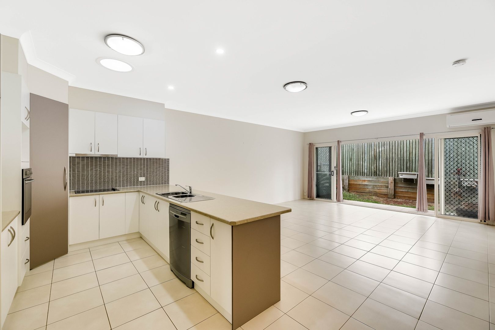 2/13 Campbell Drive, Highfields QLD 4352, Image 2