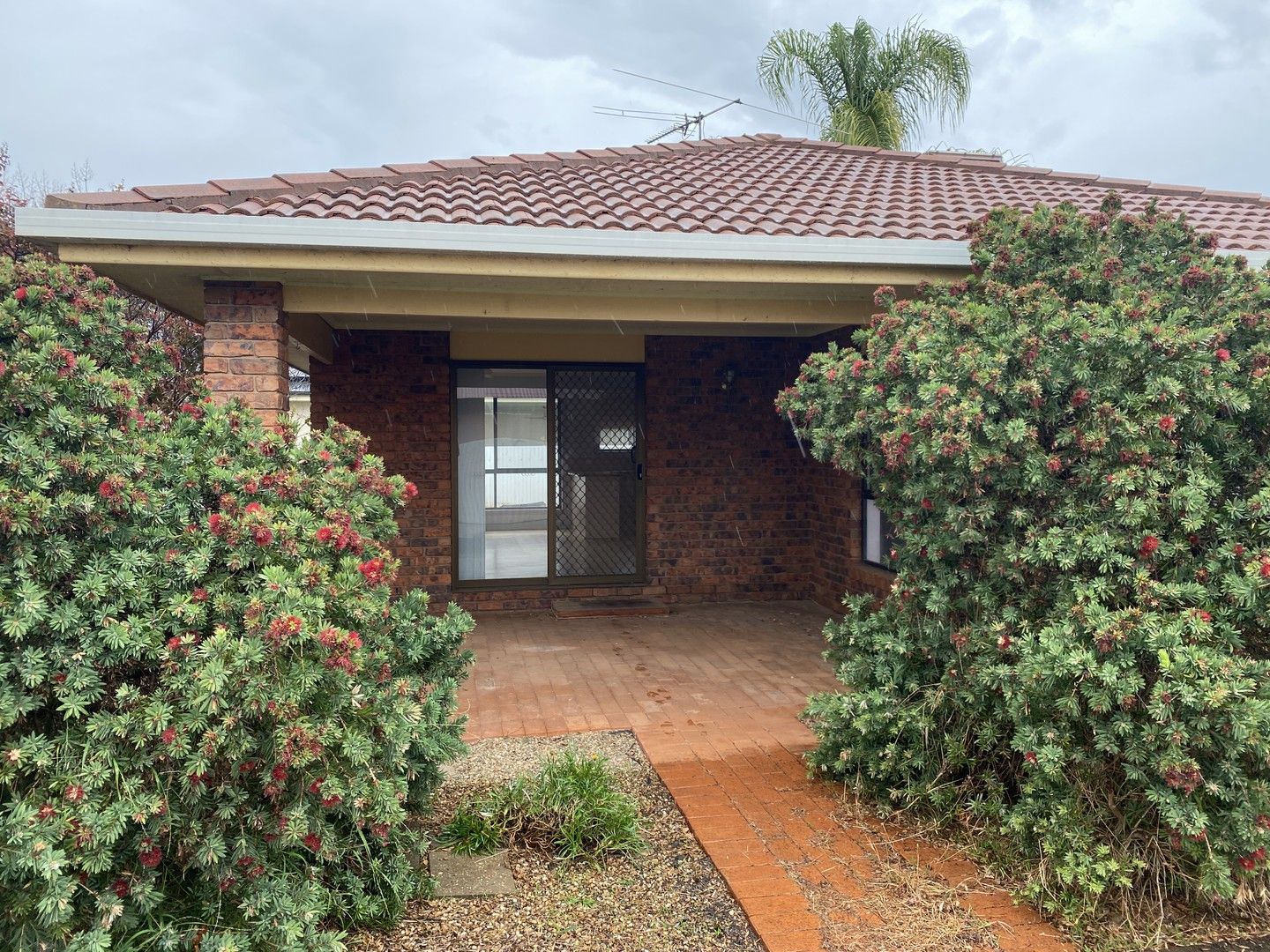 2 bedrooms Apartment / Unit / Flat in 2/188 DeBoos Street TEMORA NSW, 2666