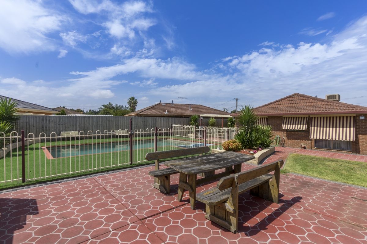 4 Tallong Court, Hoppers Crossing VIC 3029, Image 2