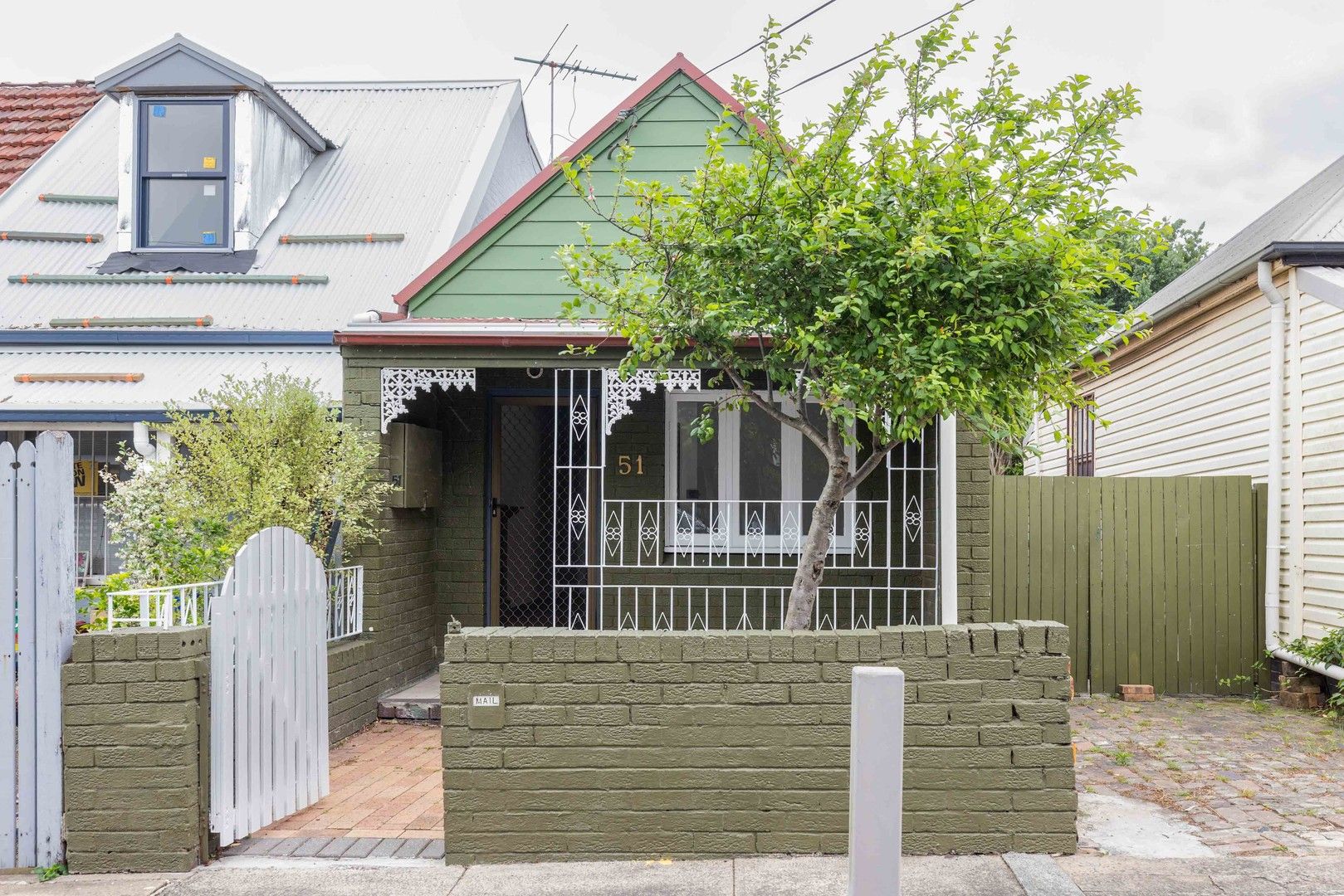 2 bedrooms Terrace in 51 Applebee Street ST PETERS NSW, 2044