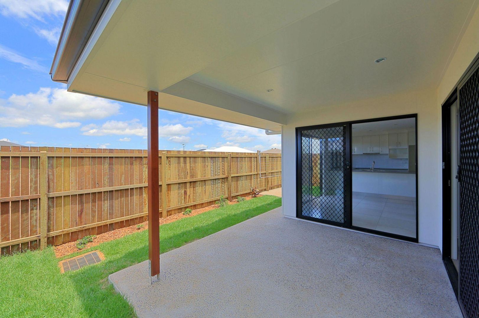 Duplex 3/6 Backhill Drive, Coral Cove QLD 4670, Image 2