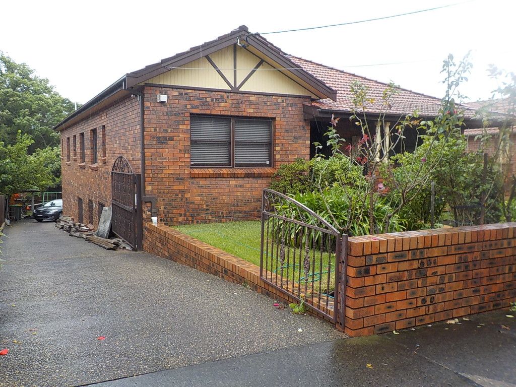 1 bedrooms Apartment / Unit / Flat in 2/31 Waratah Street HABERFIELD NSW, 2045