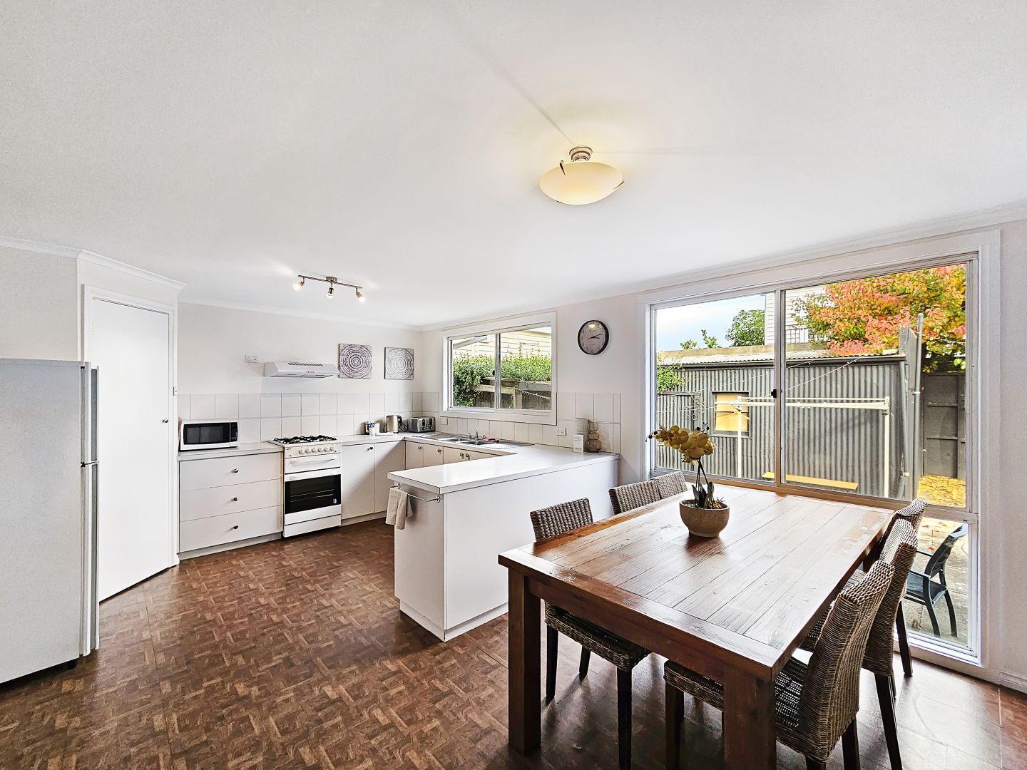 27 Russell Street, Newtown VIC 3220, Image 2