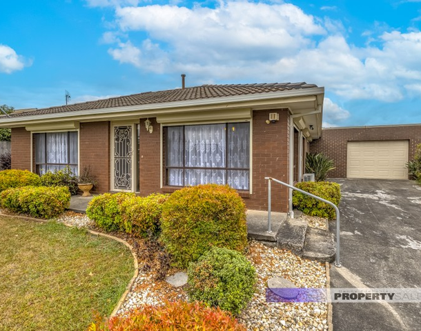 5 Randall Crescent, Moe VIC 3825