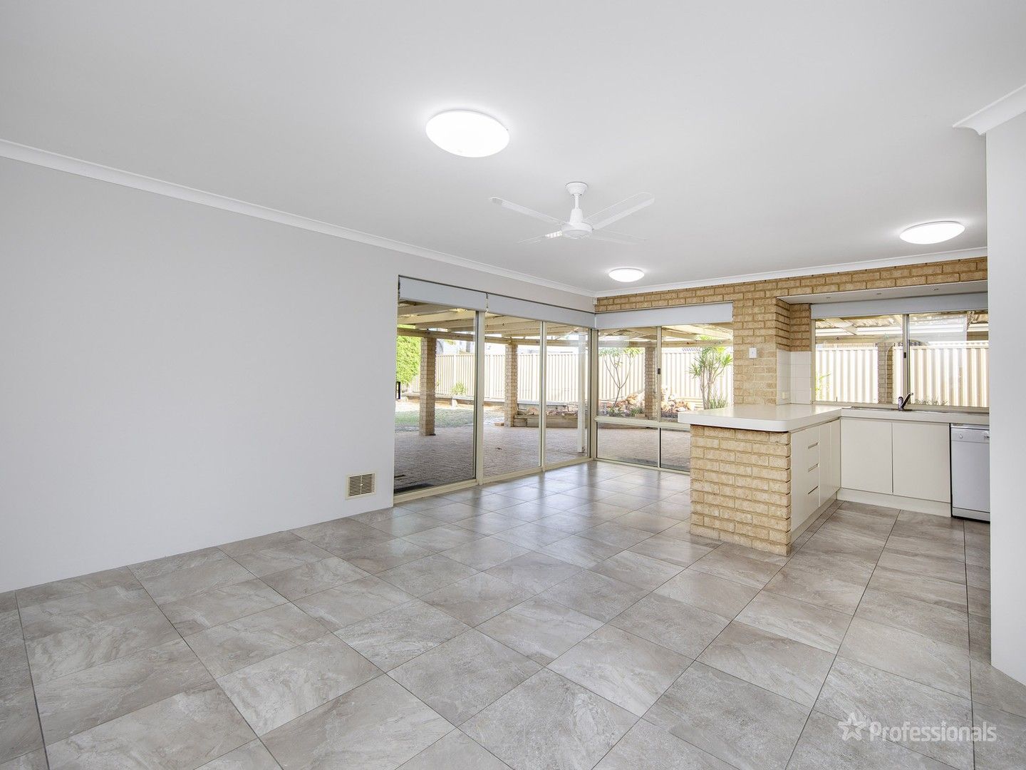 3 bedrooms House in 20 Hummingbird Gardens BALLAJURA WA, 6066